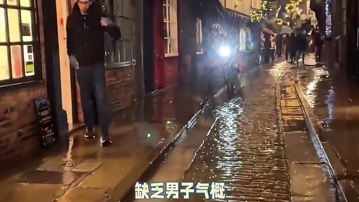 英国人下雨天是不打伞的
