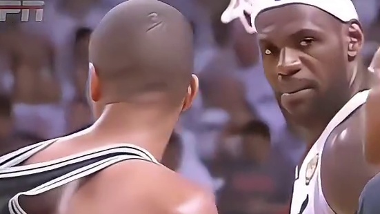 老詹和帕克聊天，邓肯一把抓回去