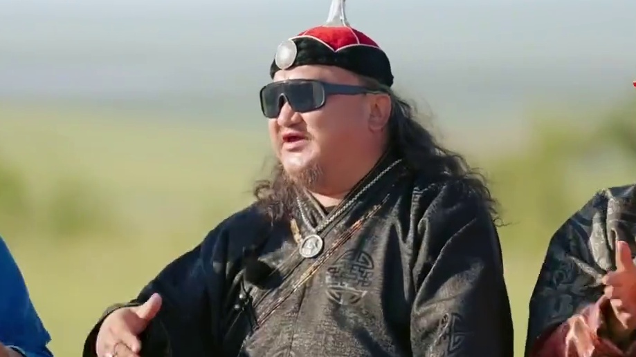 #听谁在唱歌  前奏一响，当地人的DNA直接动了！这首刻在当地人骨子里的《酒歌》，还有谁不会唱？#听