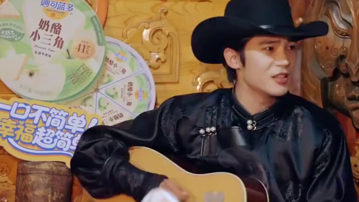 #听谁在唱歌  一首《飞鸟之歌》直接召唤草原“鸟群”！口技大师学鸟叫以假乱真，鸟听了都要愣住~#听谁