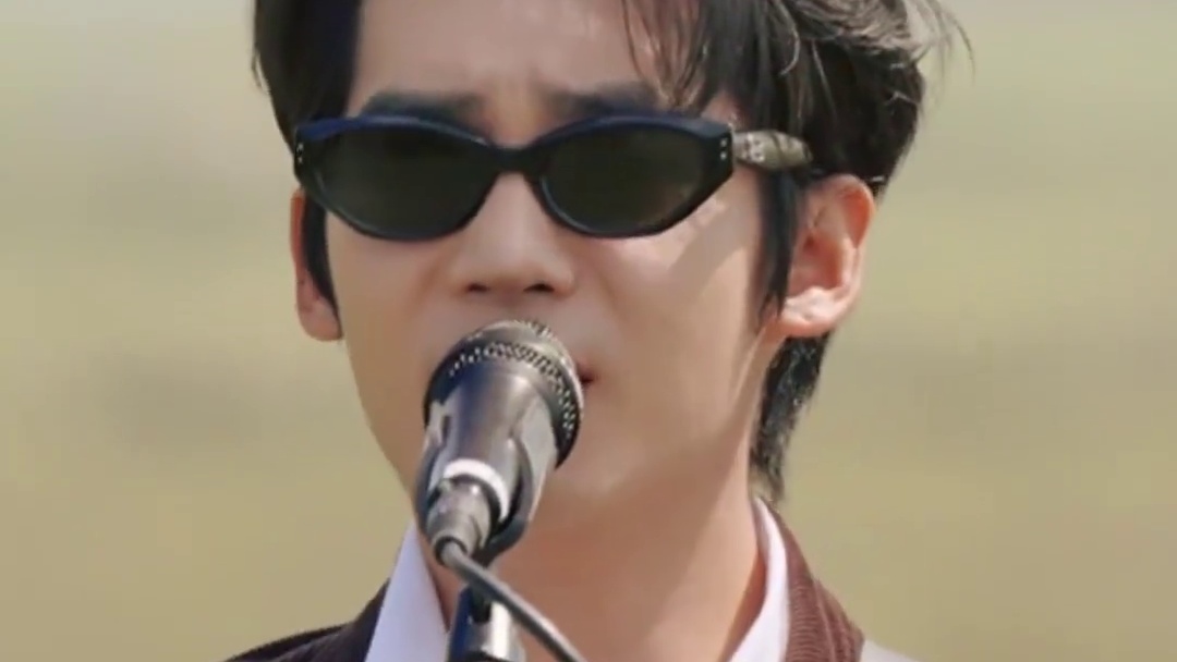 #听谁在唱歌  寻乐团用《飞鸟之歌》触动人心，这些简单却深刻的歌词，正是无数人内心深处的回响与共鸣。