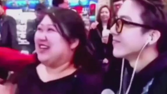 刘宇宁男德守门员 拍照可以，搭肩膀也可以，但是，原则一定要有