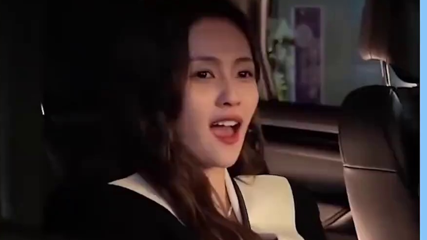 白鹿被球砸出表情包，王鹤棣却笑的四脚朝天，下意识动作亮了