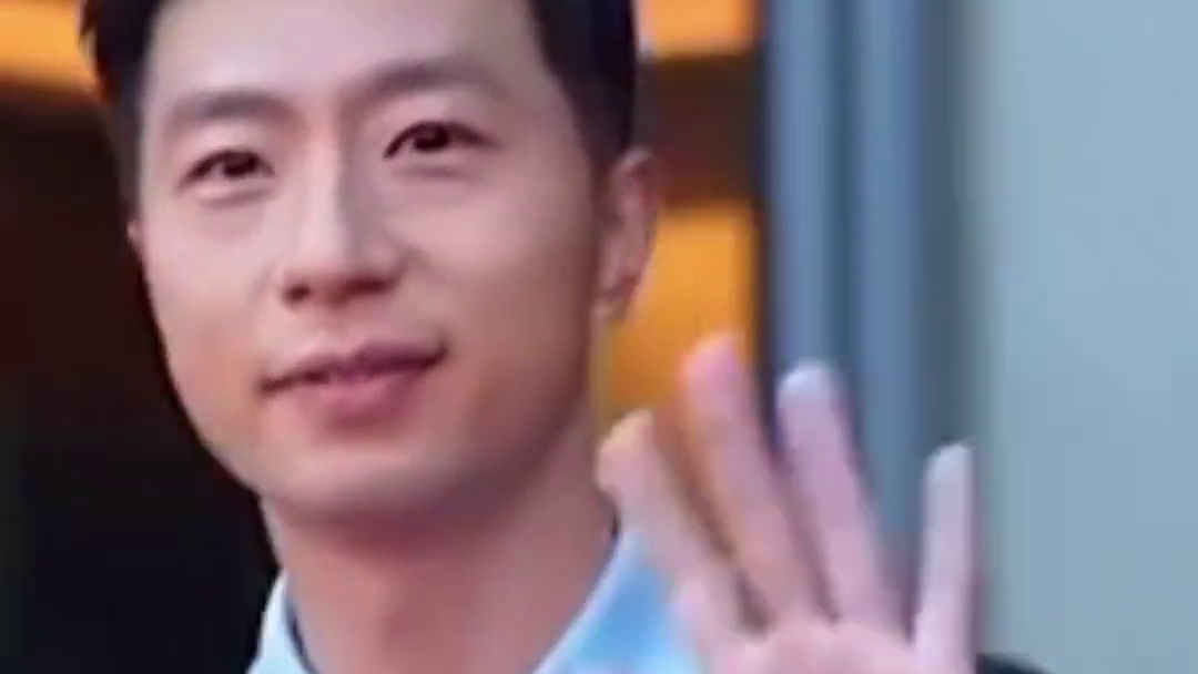 马龙出席活动走红毯，神仙颜值太无敌，又被帅到了！