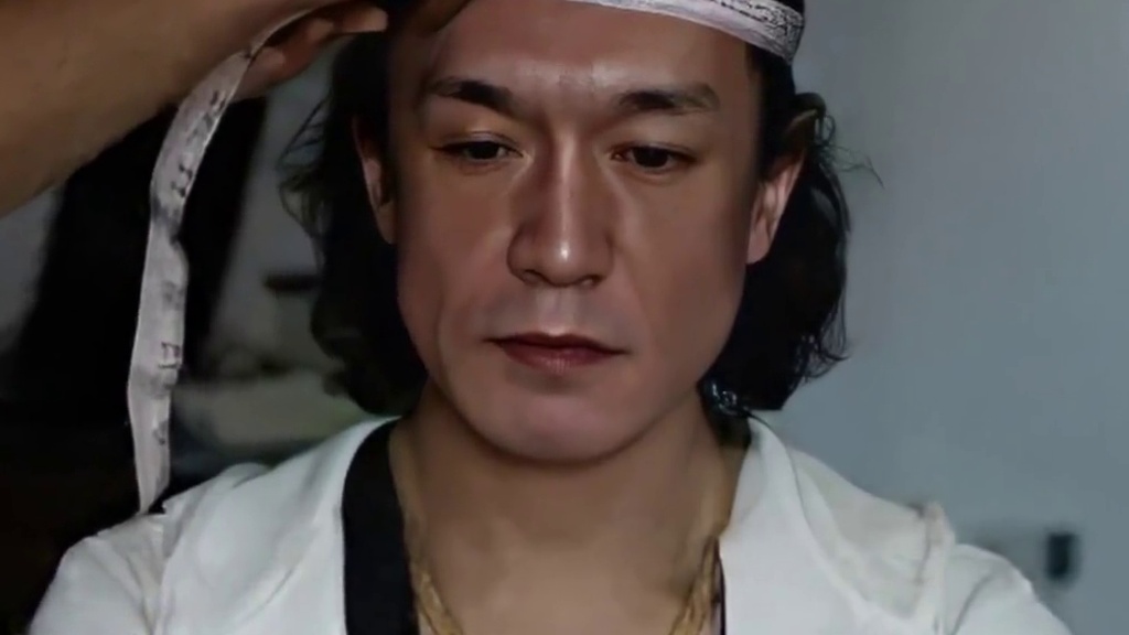 2018年，李咏在病床上留下两条出人意料的遗嘱：我死后把我葬在美国，那2亿遗产全给我的“小情人” #