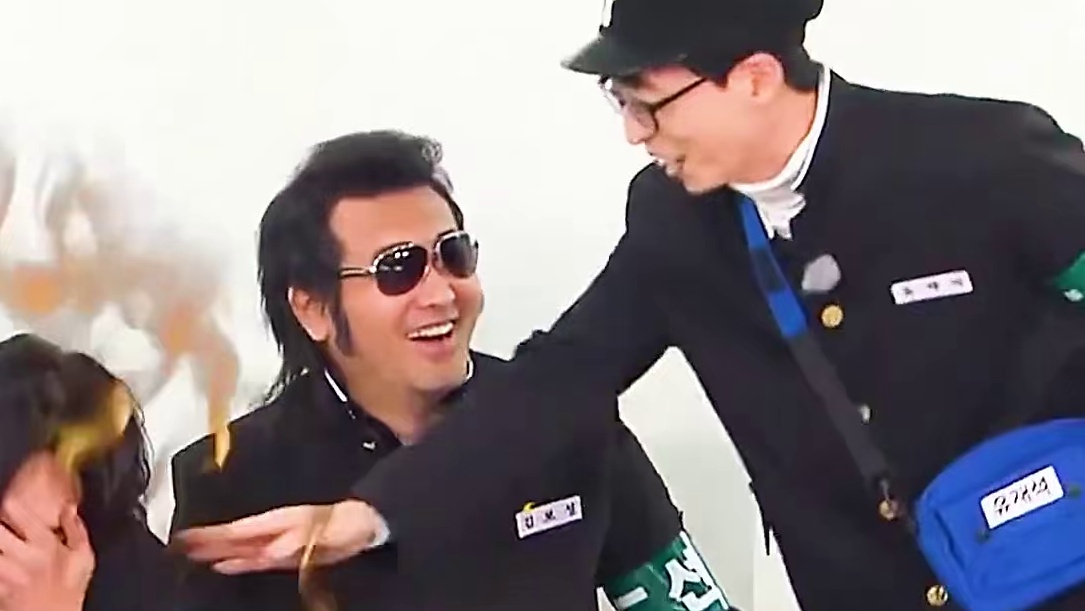 全程高能爆笑不断，RM升级版草莓游戏！