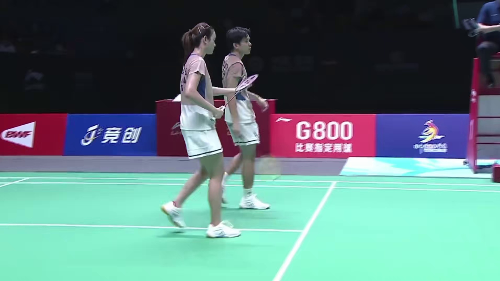 2025中国宝鸡羽毛球大师赛，珺茜组调整战术，但对手保持高效配合，以16-21再失一局