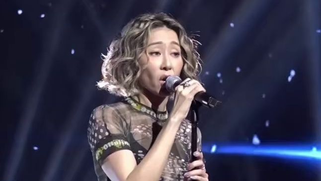 胡定欣开生日场获马德钟谭俊彦撑场，感触变喊包获粉丝暖心合唱声援#胡定欣 #娱乐圈