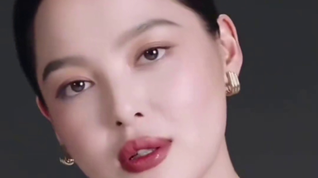 辛芷蕾获威尼斯电影节影后，“面对外界的评价，我选择听从自己内心的声音”。