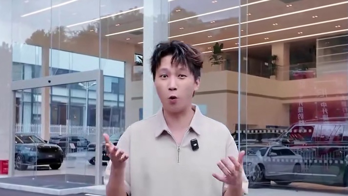 BOSS专座!百万级全能王炸:英伦绅士秒变野区霸主!#更胜一筹的百万级豪华SUV#揽胜运动#型动仲夏