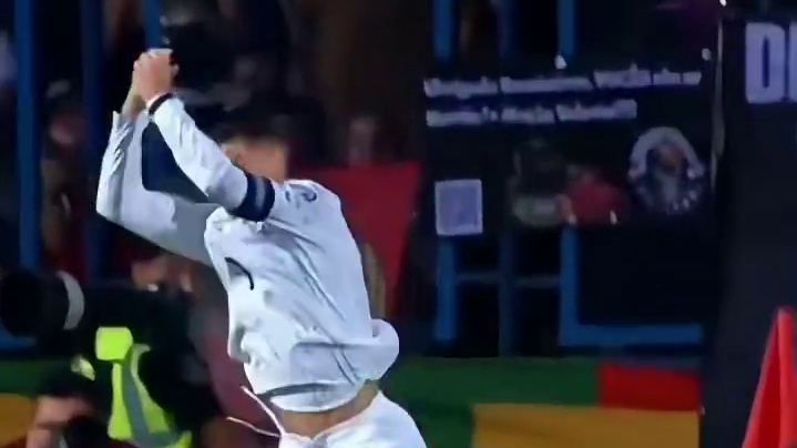 太漂亮了！40岁老将c罗狂轰世界波破门