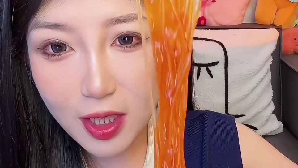 自带腐竹的哦！酸酸辣辣的那种 很酸很过瘾！不怎么麻哟 #酸辣粉一起来嗦粉 #大口嗦粉 #酸辣粉嘎嘎好