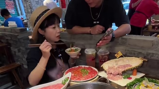 春熙路98八荤5素还包锅底有点，赶快去抢#春熙路火锅 #火锅 #春熙路美食