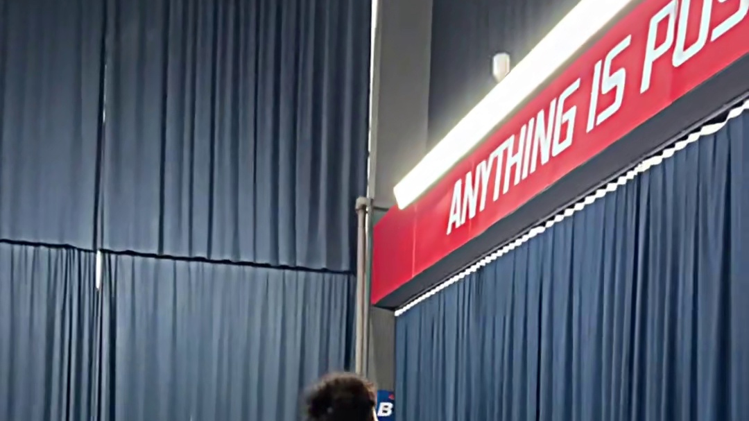 你每次救球真的狼狈 就像你当初挽回她的感情#羽毛球 #假动作 #伤感