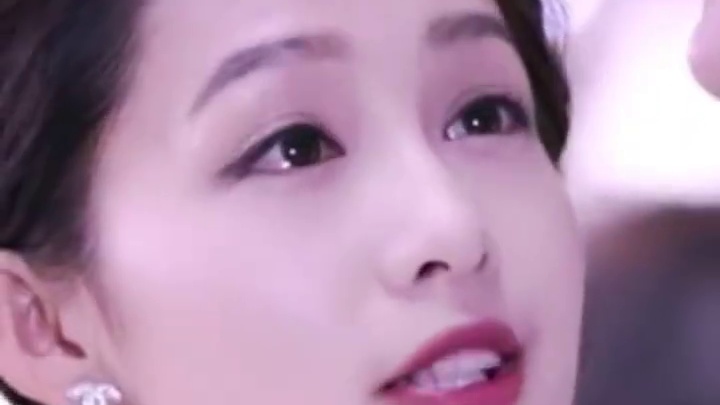 别再说李沁是中东贵妇啦 #李沁 #花少 #穿搭 #电视剧 #颜值