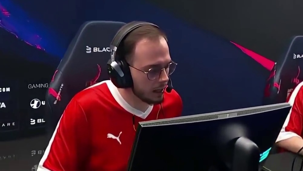 真得给绿龙发邮件换掉智慧大脑了#csgo马西西 #major