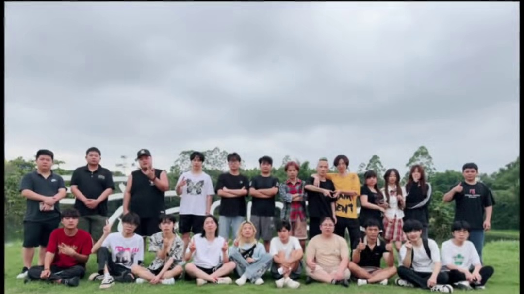 华创美女帅哥一堆！