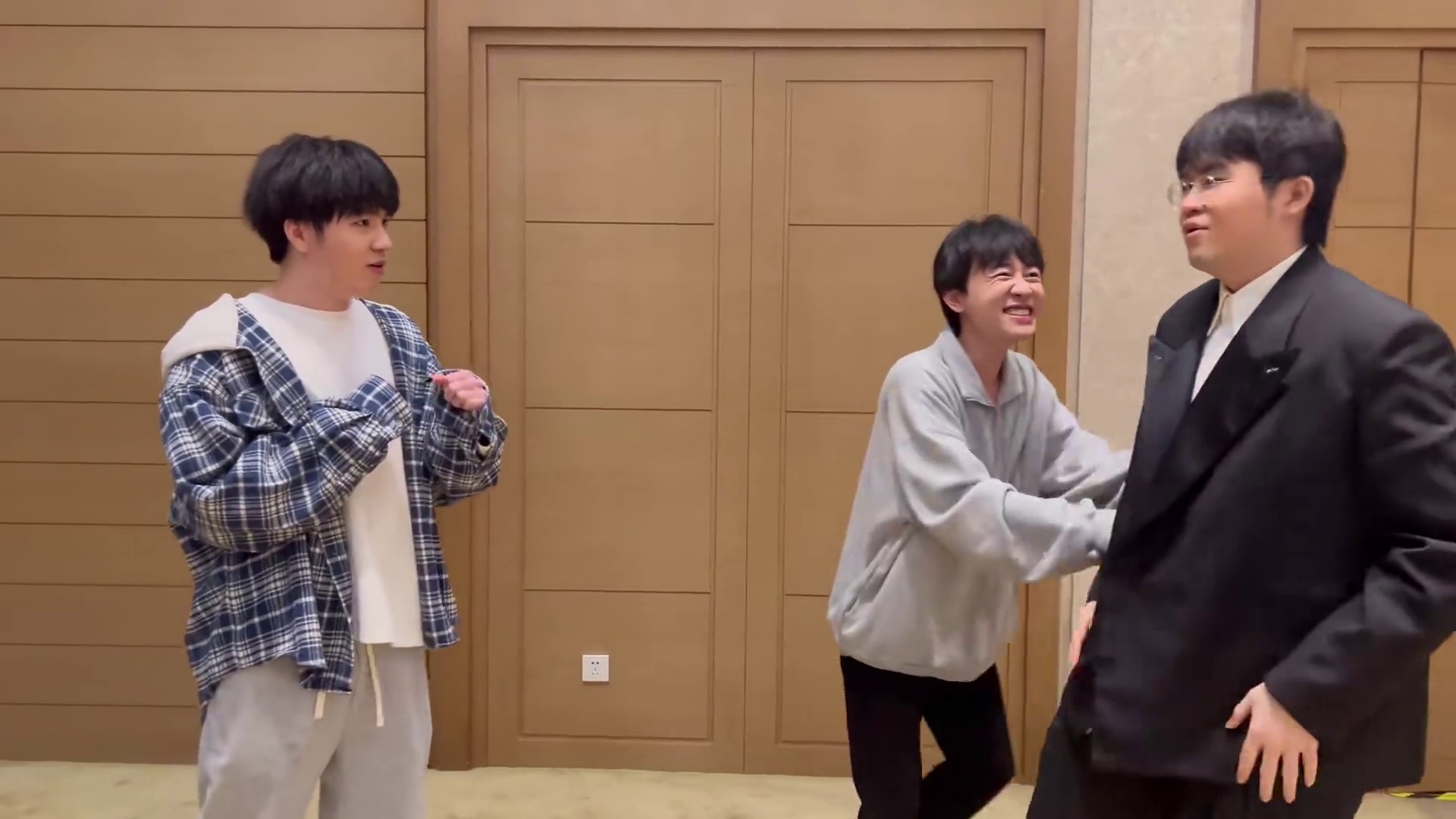 攻击他最薄弱的地方！ #ming #letme #姿态