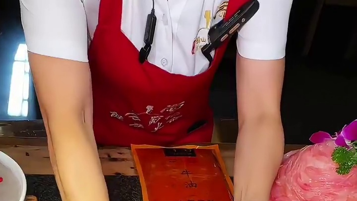 终于找到一家做成都味型的火锅了，底料都是人家自己炒的，还有25.9抵100的券，简直是又好吃又划算，