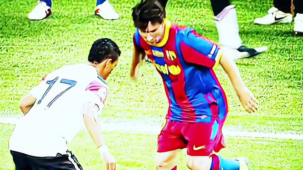 燃爆欧冠决赛，梅西面对纳尼的油炸丸子太帅了！ #梅西 #dou来足球季 #盘带过人 #球王梅西 #油