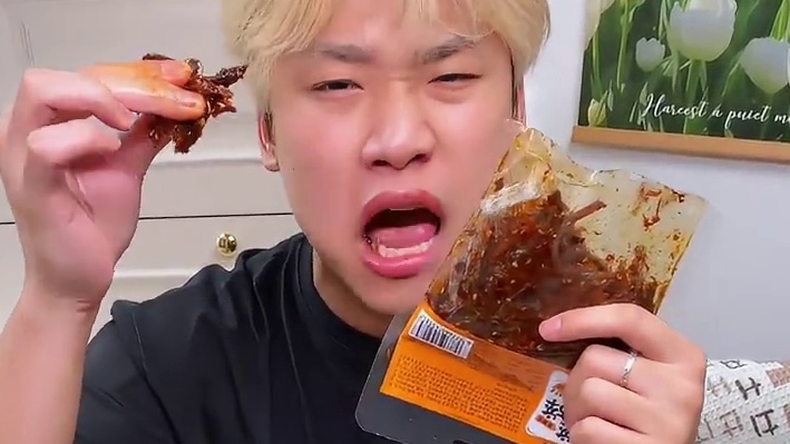 越吃越过瘾的湖南碎碎鸭，卤香多汁，麻麻辣辣，肉质超鲜嫰#无辣不欢 #零食推荐 #吃货必备