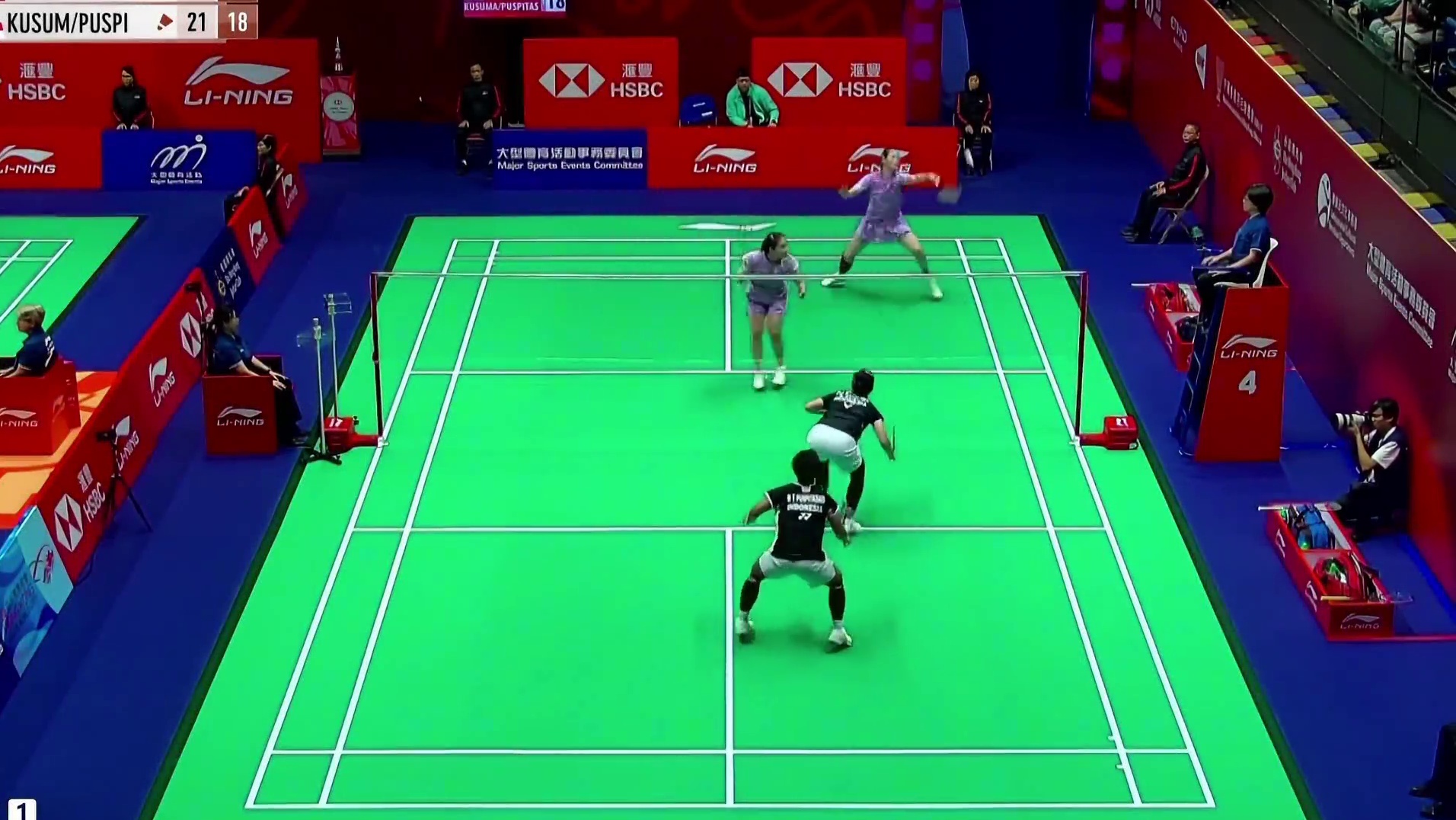 2025中国香港羽毛球公开赛，晨良组合调整战术，顶住压力，以23-21艰难拿下次局