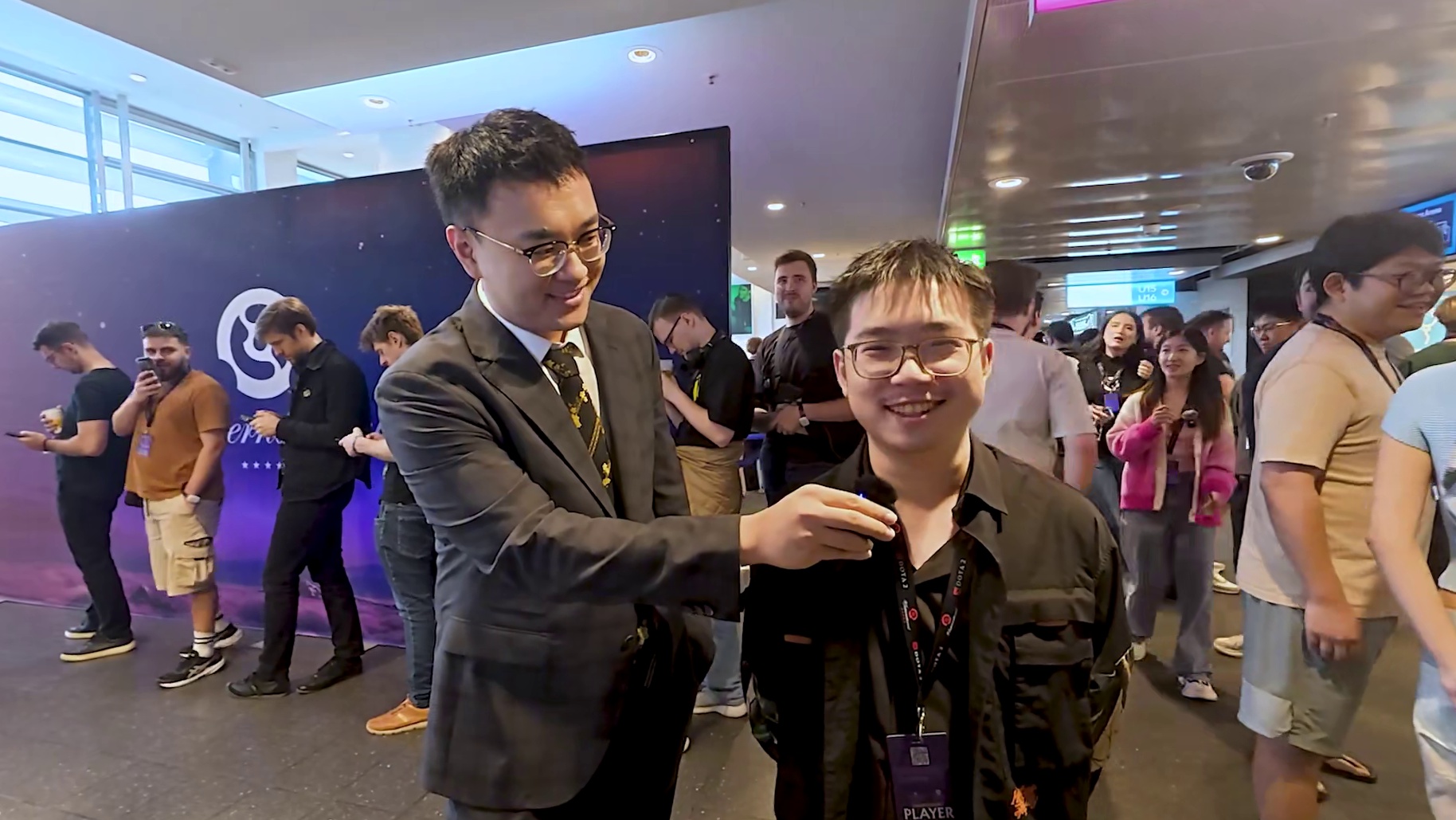 【TI 2025】前线采访：EMO、Oli、Zeal观赛团空降现场！直言XG状态无敌，今年最有希望！