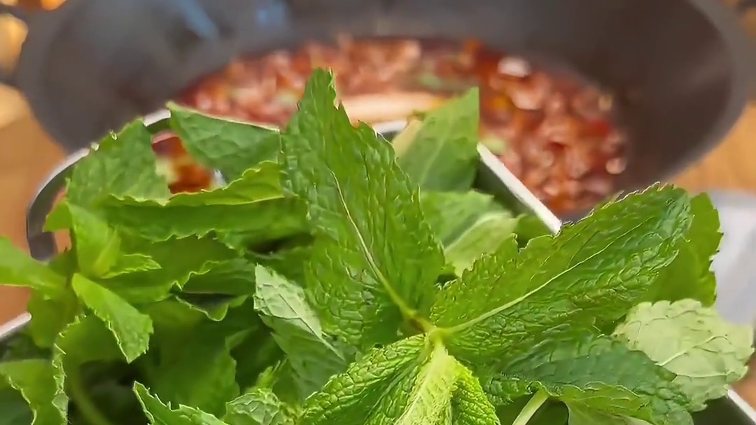 渣渣牛肉拌饭 咸香的牛肉渣加浓郁的汤汁 这滋味谁懂啊 我也就简简单单炫了三大碗吧