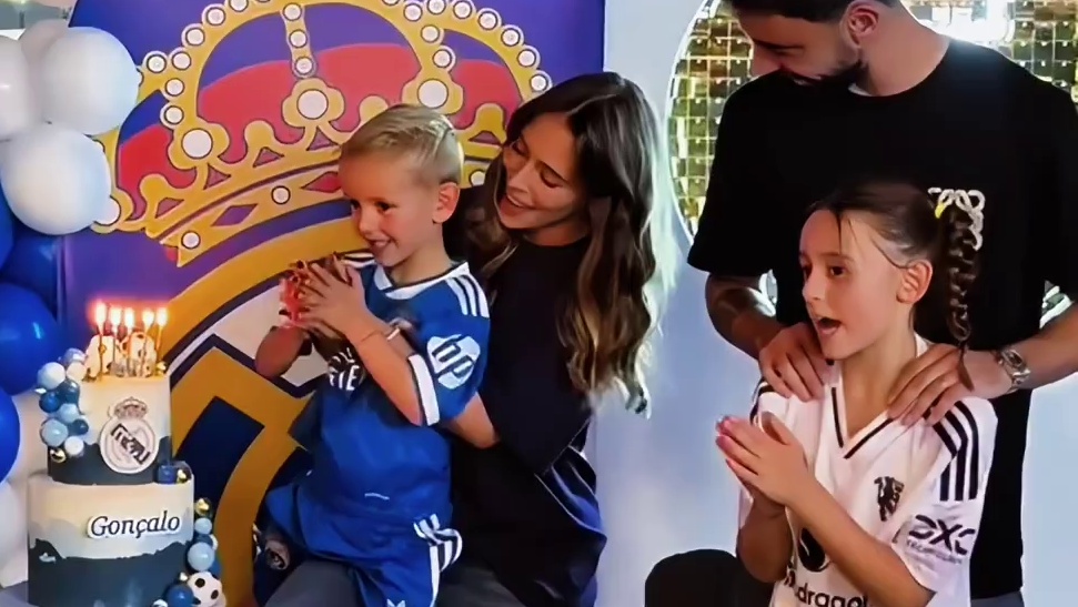 B费儿子生日派对以皇马为主题，卡塞米罗儿子身穿皇马球衣跳舞