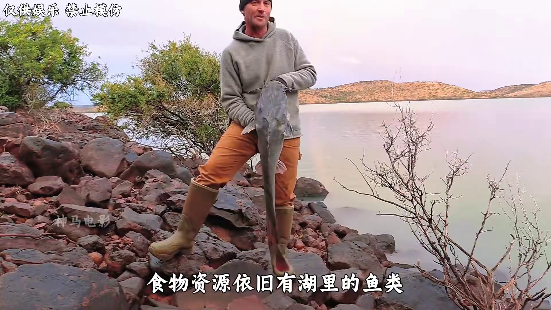 荒野独居第12季震撼来袭，女大佬开局杀疣猪，印裔选手三天就退 #荒野独居 #荒野求生 #野外生存