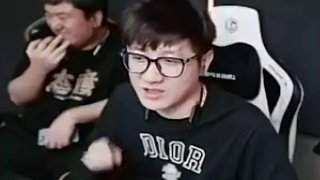 First轟出48-20老白直接對線馬哲 直言CFS中國區(qū)看不到果子自己帶頭沖你