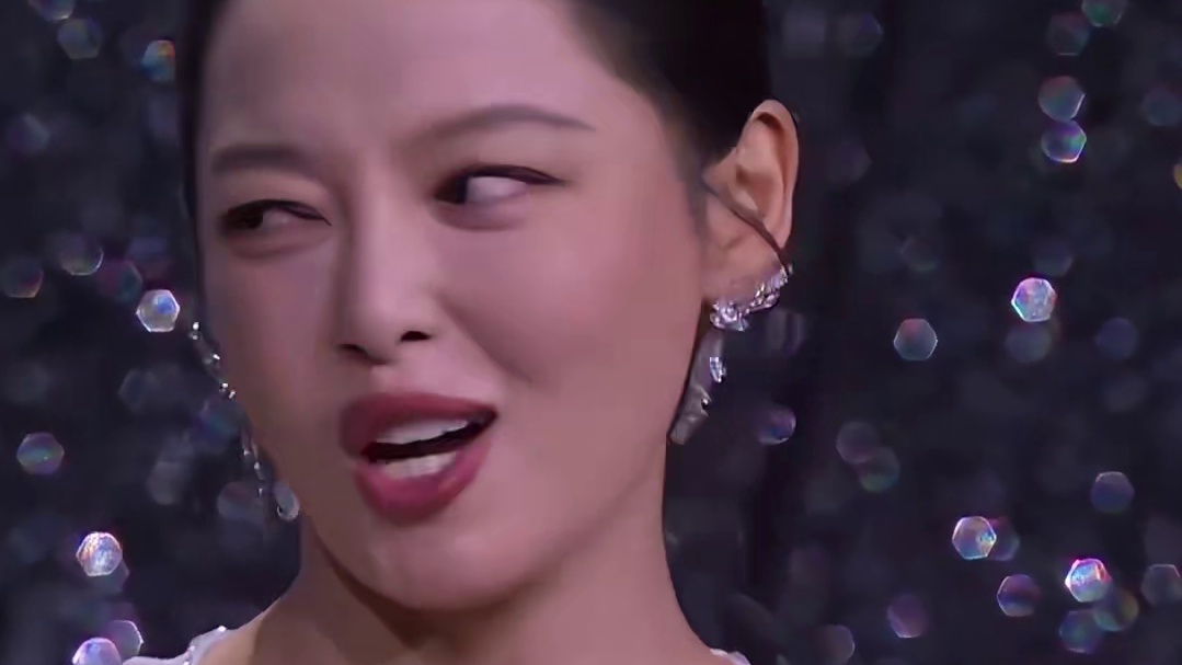 #辛芷蕾获威尼斯电影节最佳女演员 中国演员#辛芷蕾 凭借电影《日掛中天》获得第82届威尼斯国际电影节