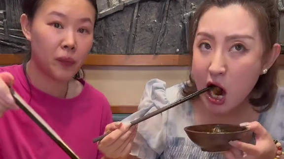 这家火锅店不会有重庆人没听过吧？ 带上我的好厚米“素食星人”去N刷，#金佛山方竹笋 确实nice！#