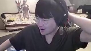 姿態(tài)抽云頂小小英雄和棋盤陷入消費(fèi)陷阱