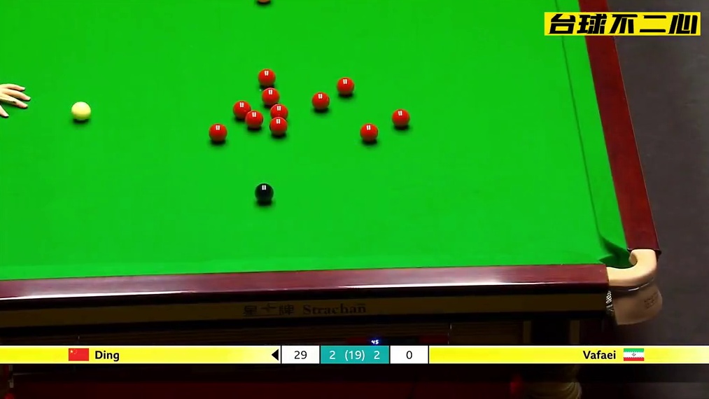 太厉害了！丁俊晖超级低杆直接入局，变态准度强行“续命”，刺激