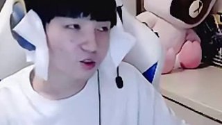 Letme在RNG奪冠后發(fā)消息惡心小虎：什么時候退役？