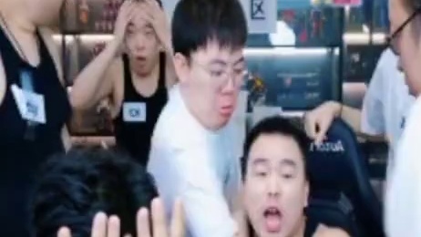 绿豆园区瘦子被刀绝迹当场嘲讽