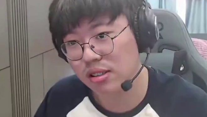 狂魔哥过生日拆粉丝送的逆天礼物差点被吓死