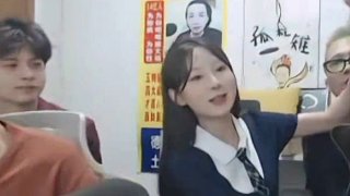 昨晚德華掉大分，被妹妹貼臉開大唱大眼睛