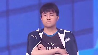 堅(jiān)持是我的姿態(tài)，認(rèn)真起來(lái)無(wú)可替代