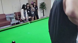 童錦程臺球店花式搭訕被美女圍觀！