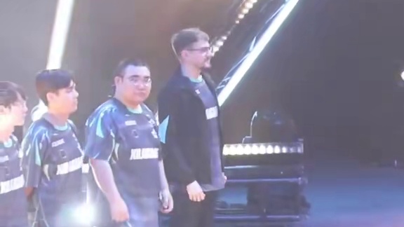 #无畏契约巴黎全球冠军赛 拉开序幕，#XLG冠军赛首战PRX 两队登场！加油，打出精彩的揭幕战！
 