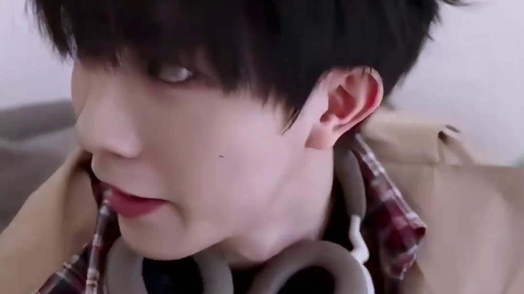 两个帅帅凑到一起的化学反应，真的好可爱~