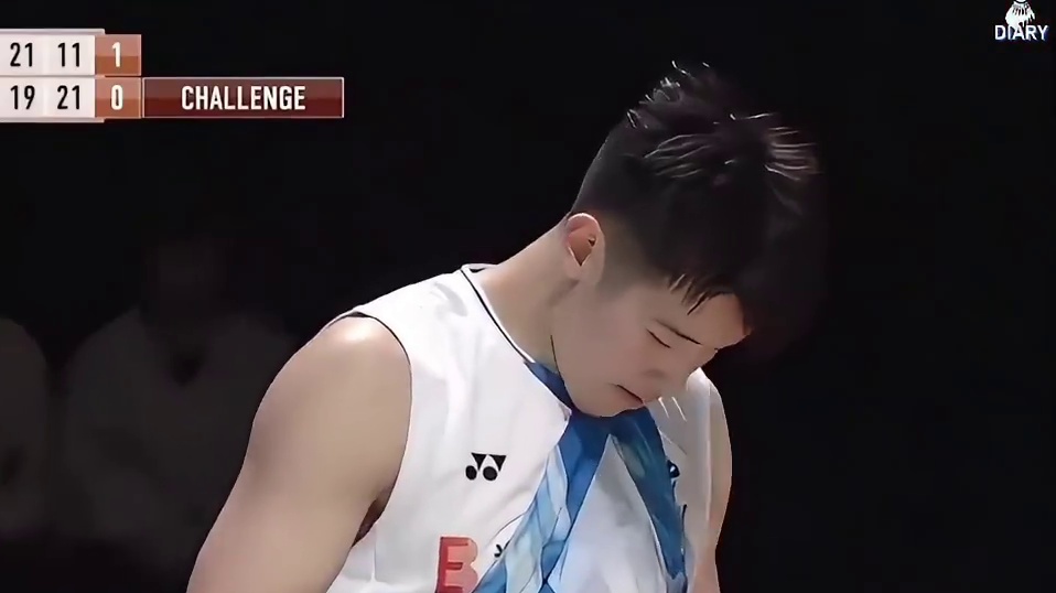 独苗李诗沣险胜进入四强，运动员的伤病影响 #羽毛球 #羽球人 #国羽