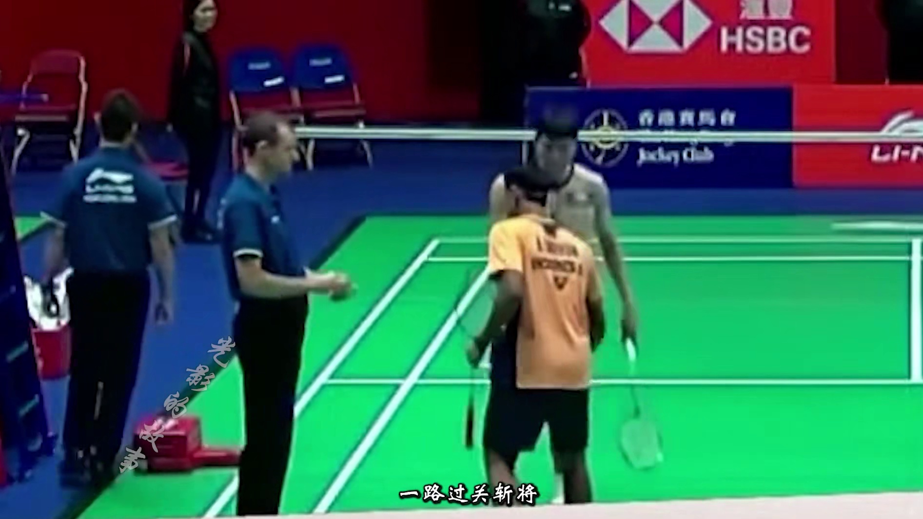 35岁老将与20岁小伙拼速度抢点！周天成离谱刚赢法汉！ 35岁的老将，跟20岁的年龄人，硬刚抢网，硬