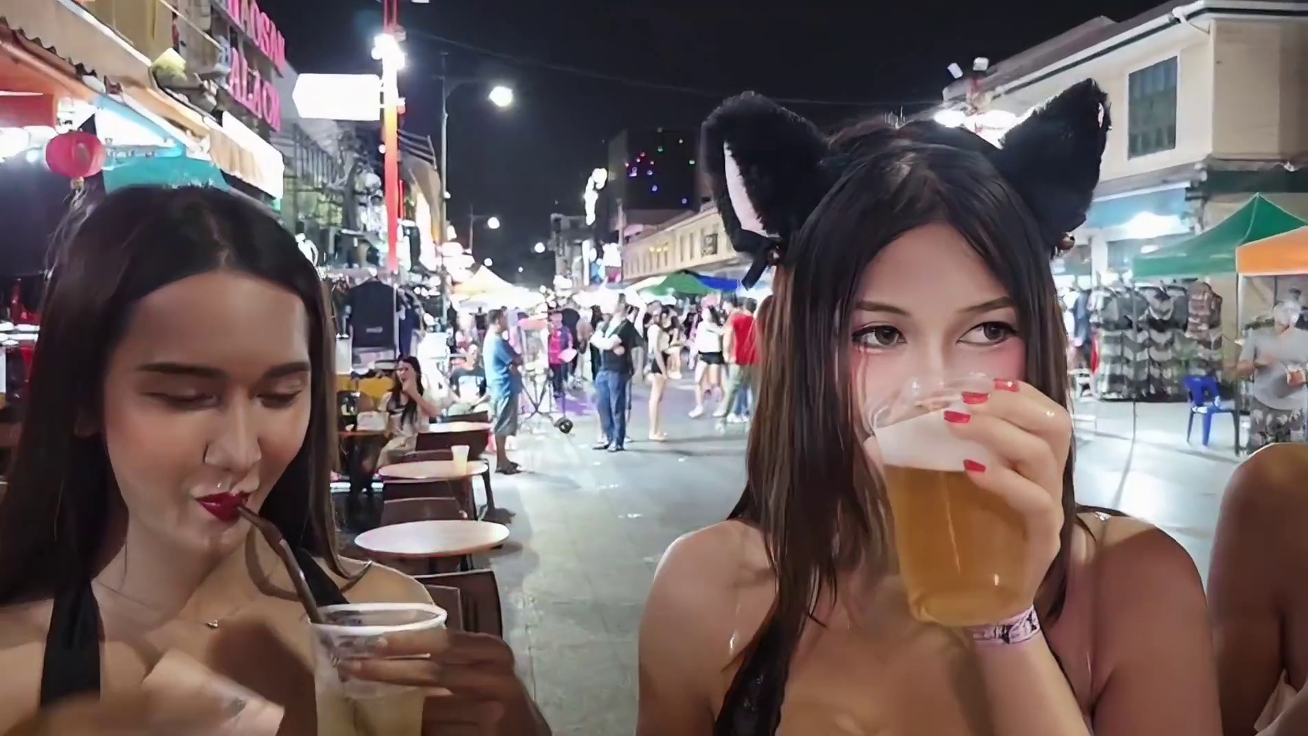 阿布被泰国妹拿走全部钱，喝一杯酒把桌子上的钱全拿走？