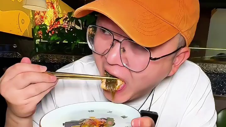 烤鱼大家都吃过很多了，但是像这种荷叶烤的是不是都和我一样头一回吃，他家还有88的套餐，2-3个人真的