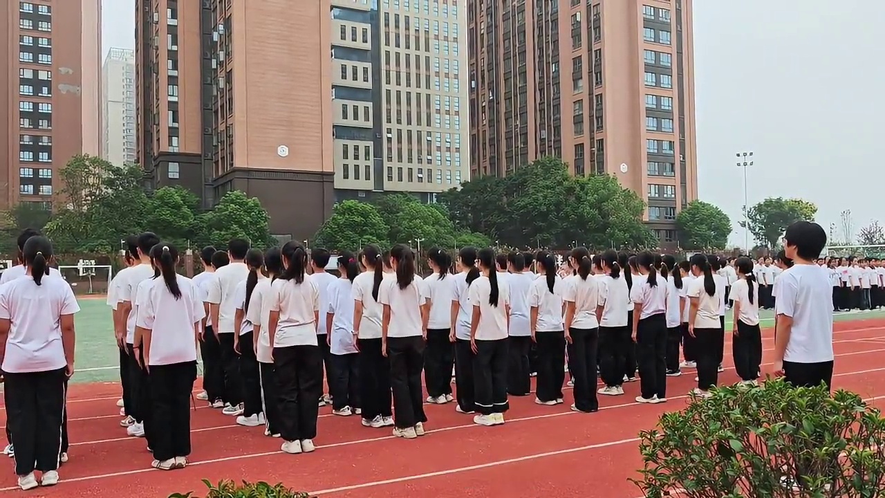 正行启新程，风采耀校园——48中七年级教育周精彩掠影
校歌是48中校歌的旧版没修改过之前的，后来又重