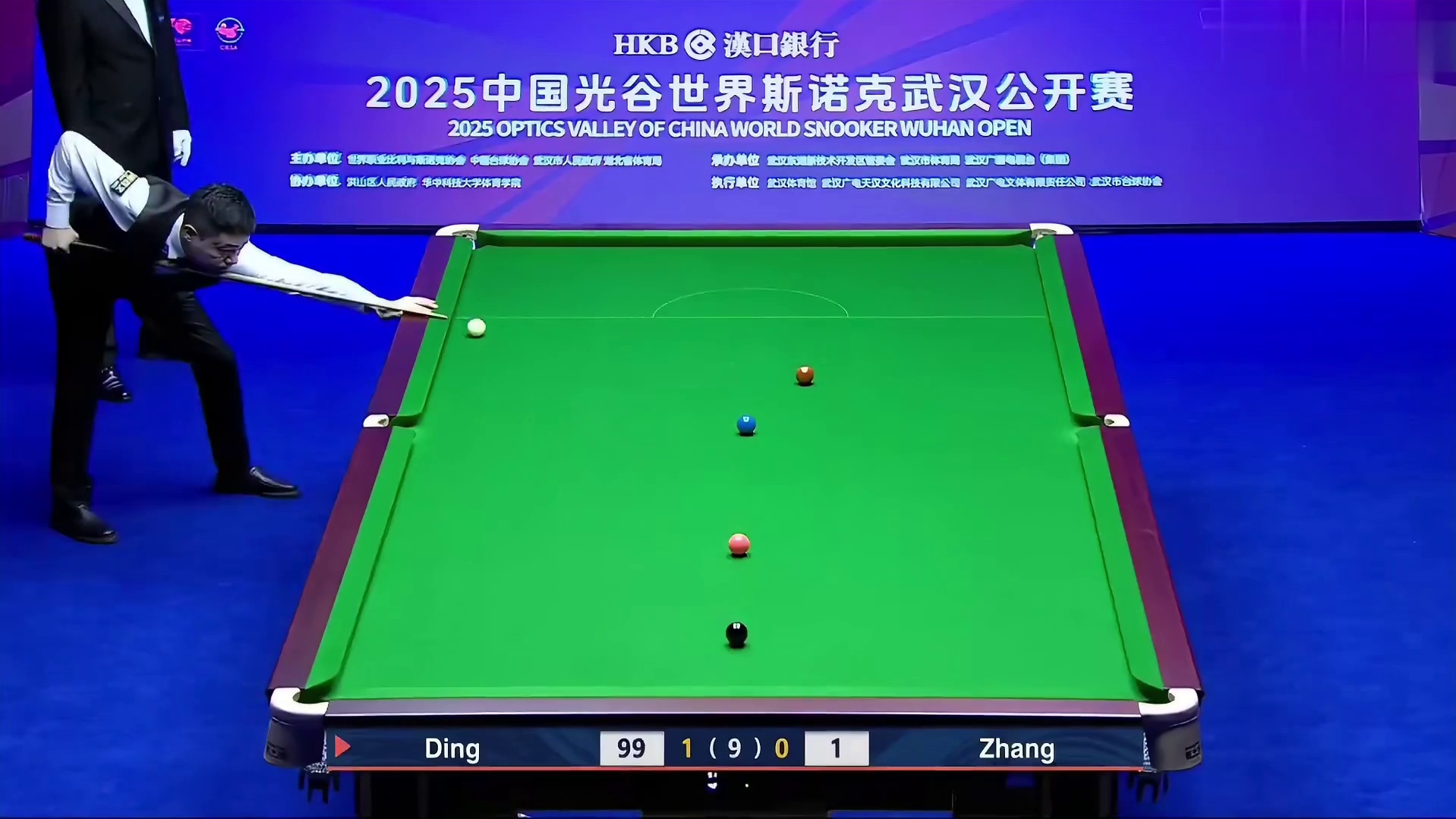 武汉公开赛丁俊晖远台准度球上手，比分领先两局