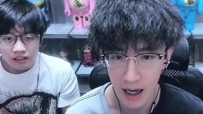 当代网游装备拉满要花多少钱？ #大唐无双 #大唐无双黄金战斗服 #我浮夸真的要强 #浮夸666